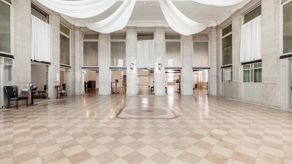 More Photos Of 85 E Main St, Newark Freestanding For Sale