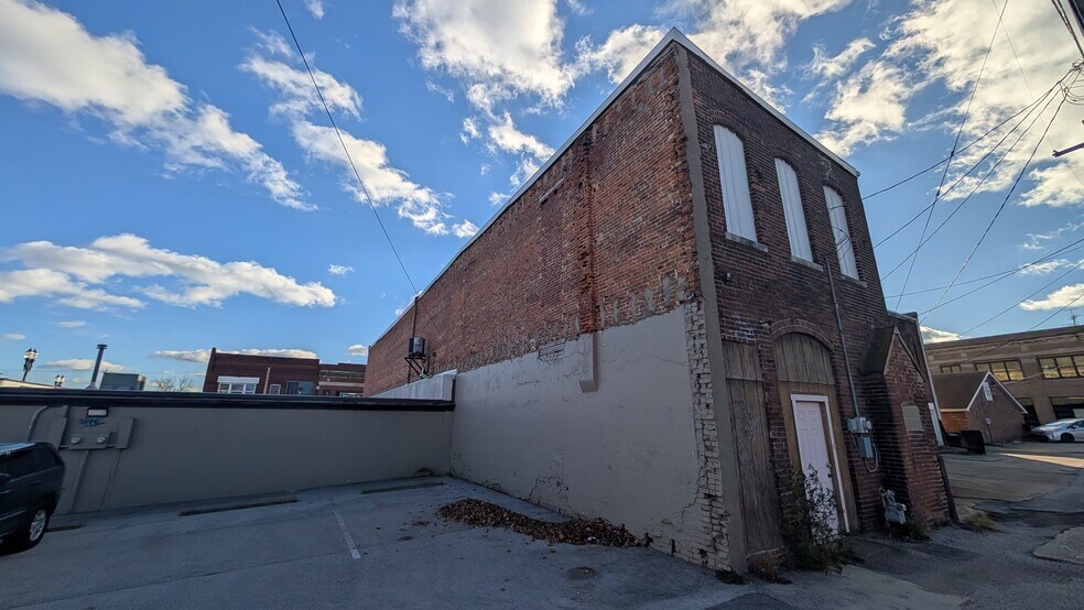 More Photos Of 11 W National Ave, Brazil Office For Sale