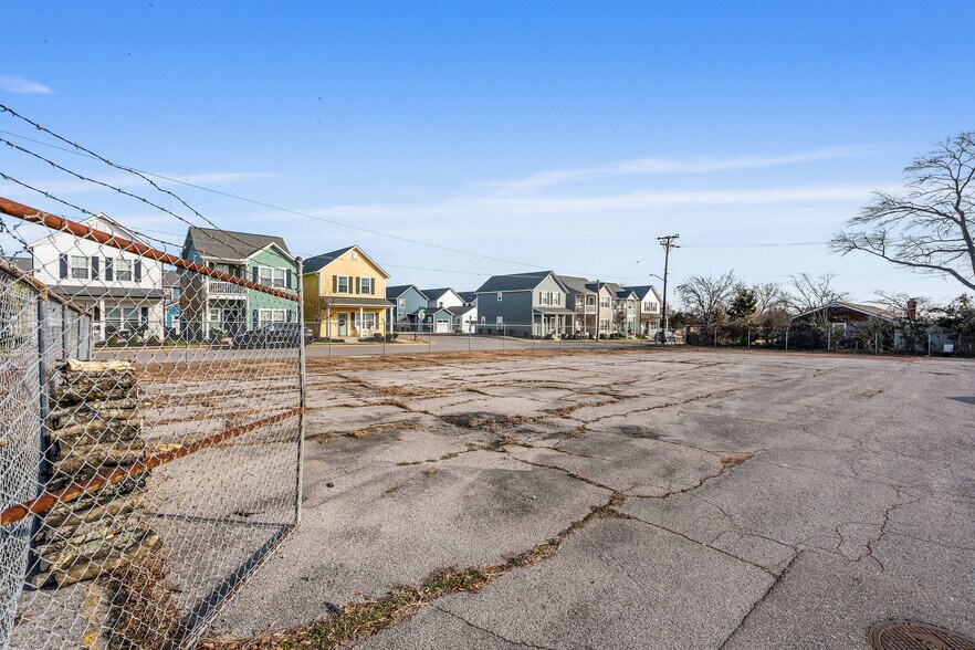More Photos Of 1111-1115 Donelson Ave, Old Hickory Showroom For Lease