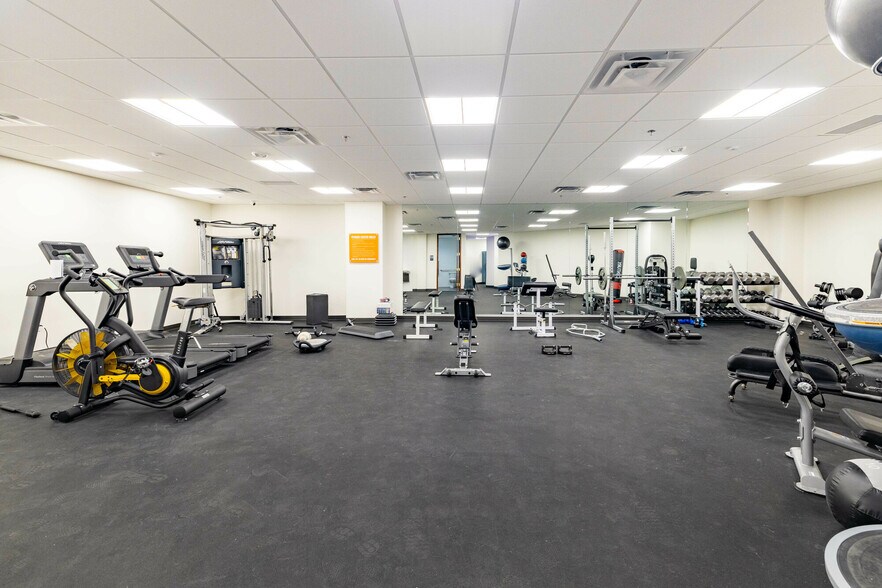 More Photos Of 31700 Middlebelt Rd, Farmington Hills Office For Lease