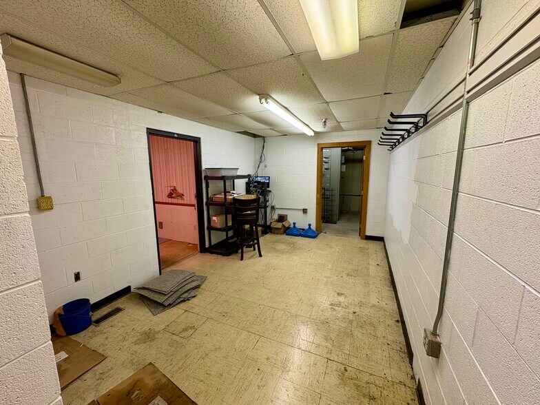 More Photos Of 2525 W Market St, Tiffin Freestanding For Lease