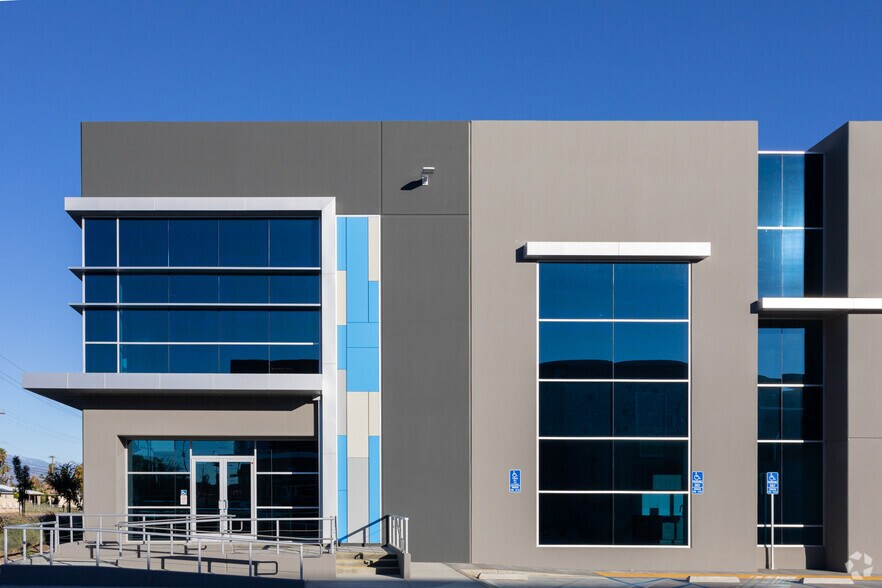 More Photos Of 389 W San Bernardino Ave, Rialto Warehouse For Sale