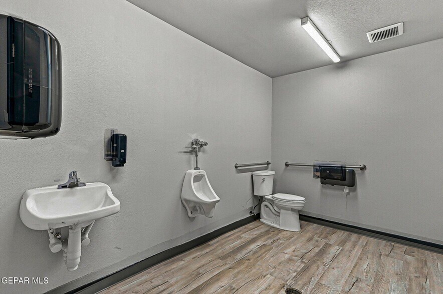 More Photos Of , Sunland Park Flex For Sale