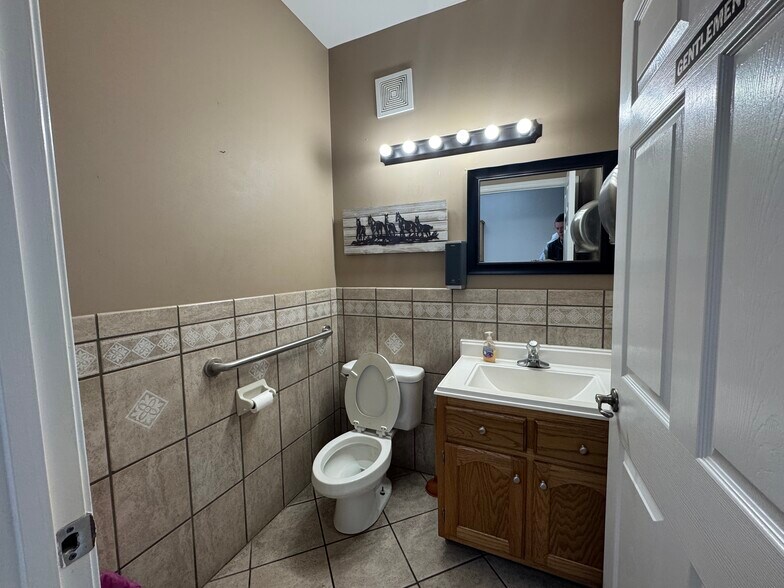 More Photos Of 1741 Nail Rd, Horn Lake Freestanding For Sale