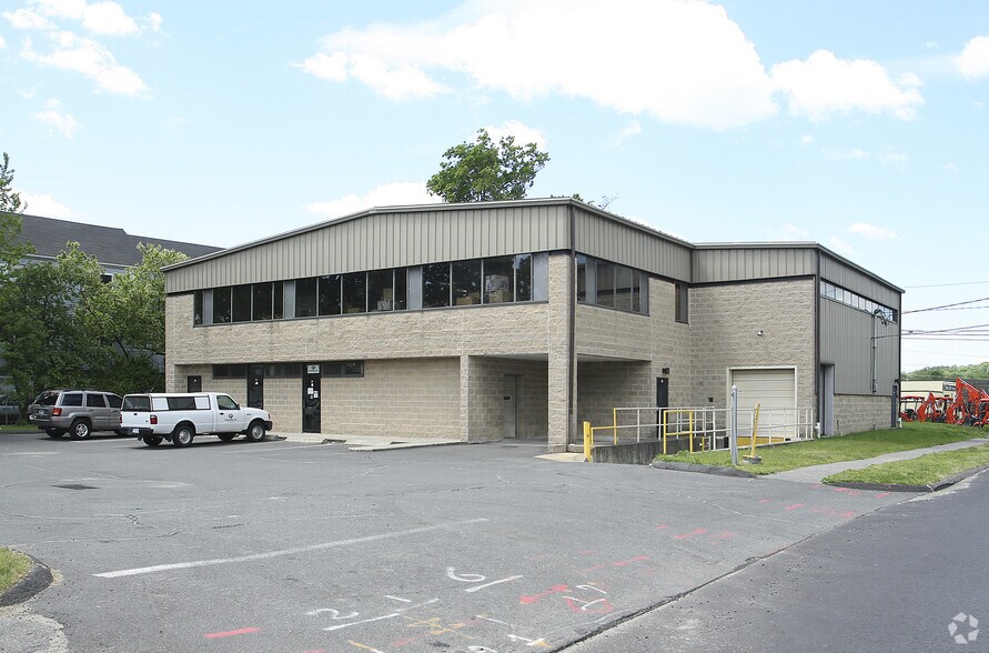 Primary Photo Of 17 Broad St, Norwalk Warehouse For Lease