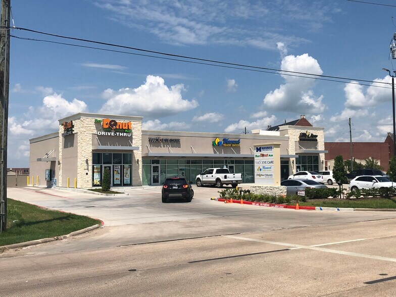 More Photos Of 19427 Highway 6 Hwy, Manvel Storefront Retail Office For Lease