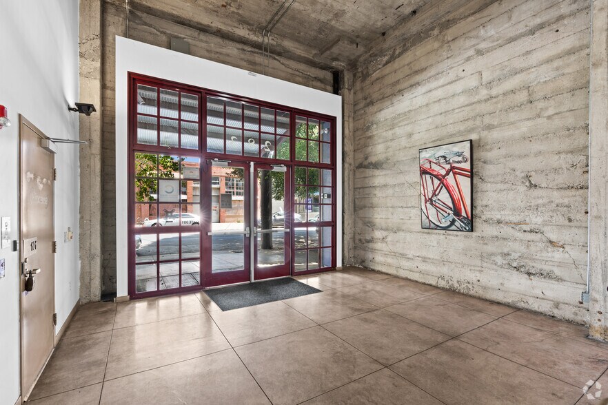 More Photos Of 283 4th St, Oakland Loft Creative Space For Lease