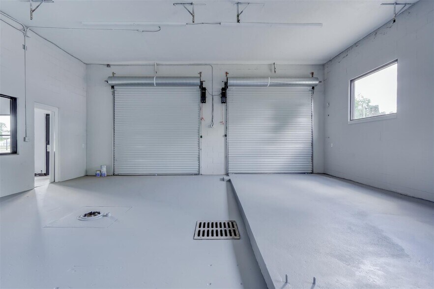 More Photos Of 623 N Richmond Rd, Wharton Auto Repair For Sale