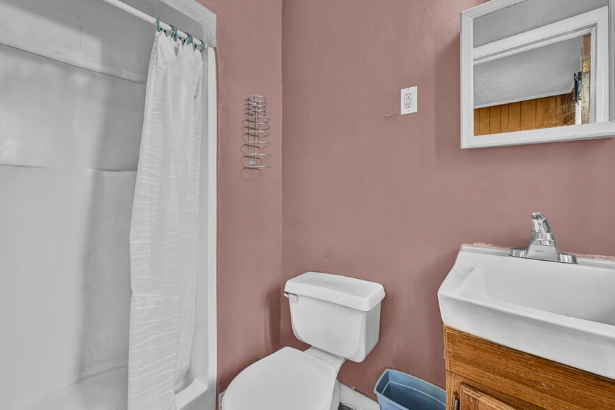 More Photos Of 44077 Oberlin Elyria Rd, Oberlin Hotel For Sale