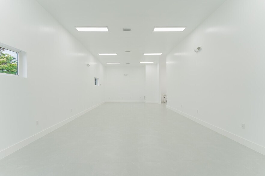 More Photos Of 654 NW 22nd Rd, Fort Lauderdale Light Distribution For Lease