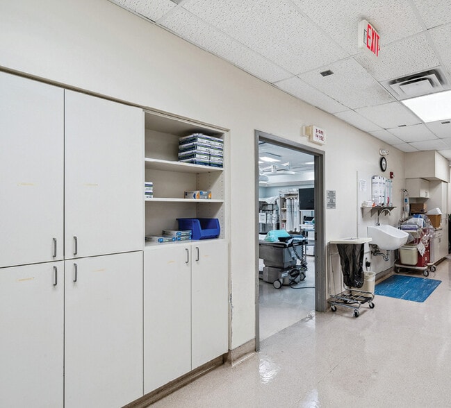 More Photos Of 2200 Union Ave, Memphis Healthcare For Sale