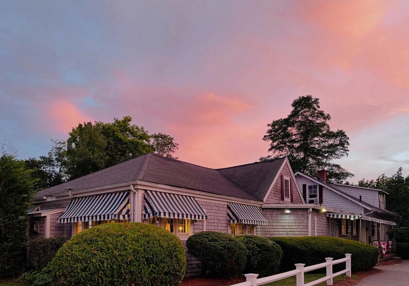 Primary Photo Of 36 Hope Ln, Dennis Restaurant For Lease