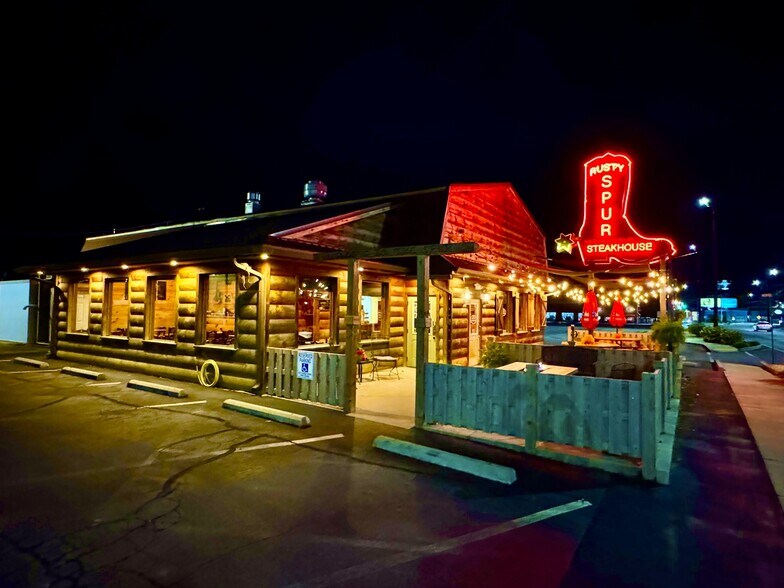 More Photos Of 601 N 1st St, Pulaski Restaurant For Sale