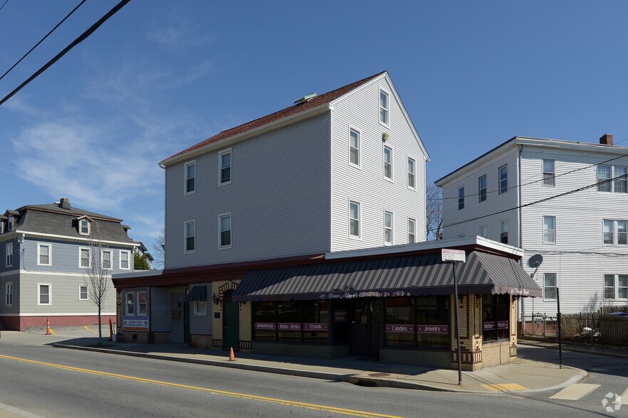 More Photos Of 168 Dean St, Providence Storefront Retail Residential For Lease