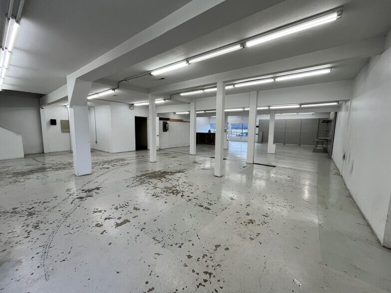 More Photos Of 1204 Bendigo Blvd N, North Bend Auto Dealership For Lease