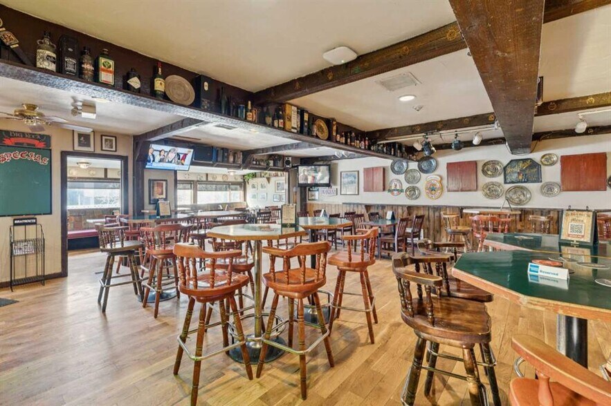 More Photos Of 5340 2 St SW, Calgary Flex For Sale