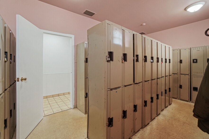 More Photos Of 8057 N Milwaukee Ave, Niles General Retail For Sale