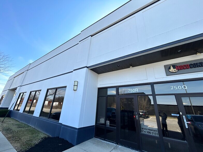 More Photos Of 750 Cross Pointe Rd, Gahanna Warehouse For Lease
