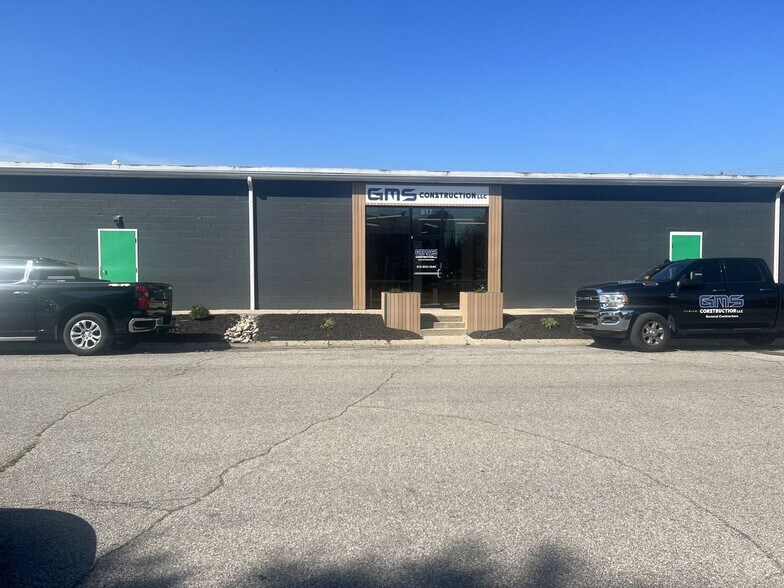 More Photos Of 617 Walnut St, Jeffersonville Flex For Lease