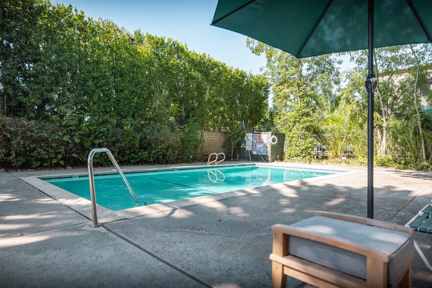 More Photos Of 6121 Woodman Ave, Van Nuys Apartments For Sale