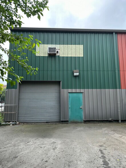 More Photos Of 147 Wayne St, Staten Island Warehouse For Lease