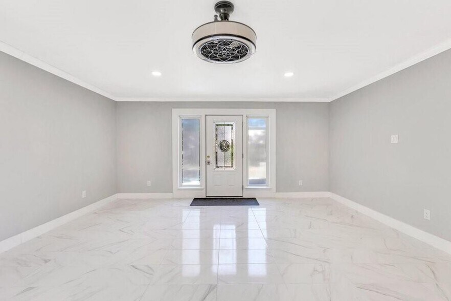 More Photos Of 6325 Riverview Way, Houston Apartments For Sale