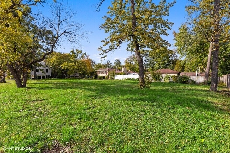 More Photos Of 295 N Shady Ln, Elmhurst Land For Lease