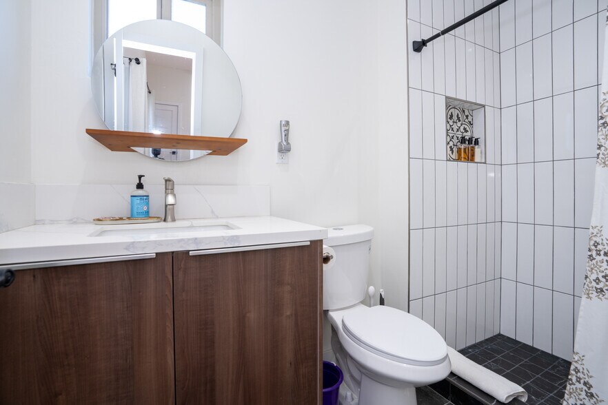 More Photos Of 40 30th Ave, Venice Multifamily For Sale