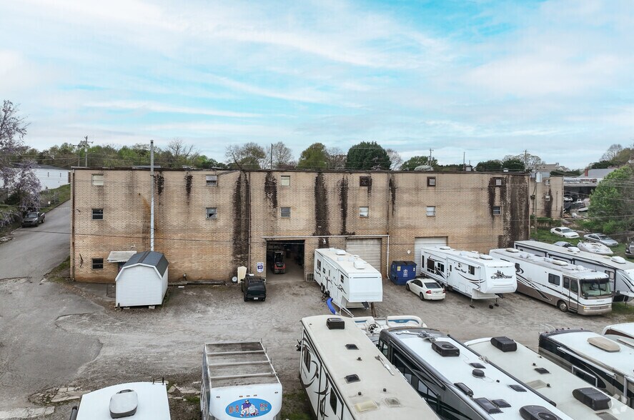 More Photos Of 1530 16th St NE, Hickory Self Storage For Sale