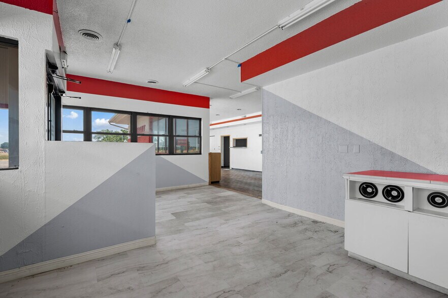 More Photos Of 3401 W Oakland Ave, Austin Truck Stop For Sale