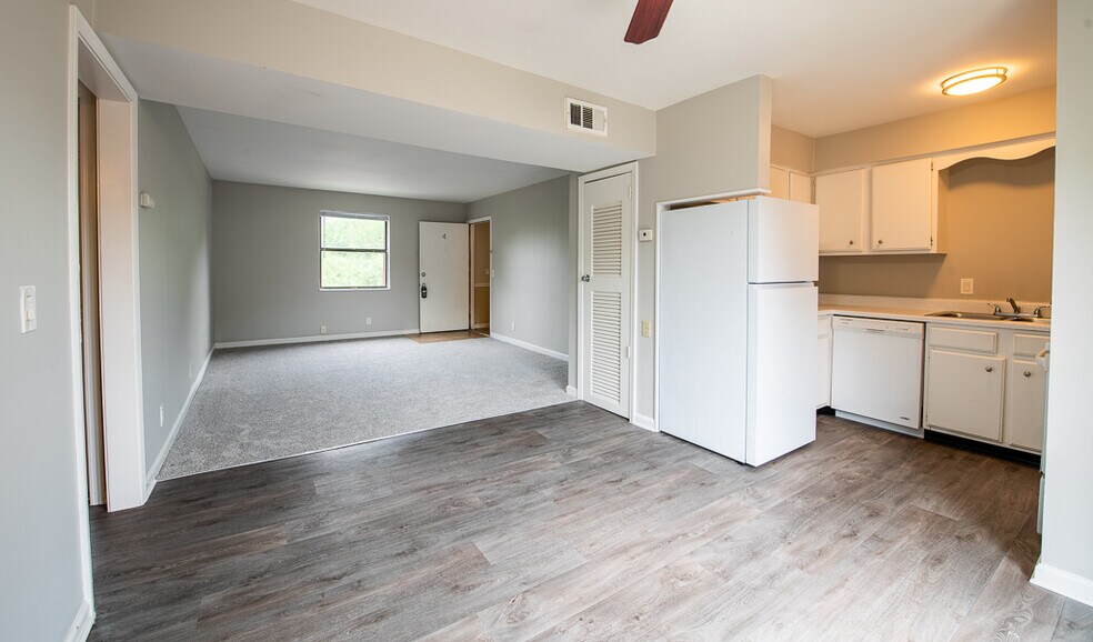 More Photos Of 126 Walton Ferry Rd, Hendersonville Apartments For Sale