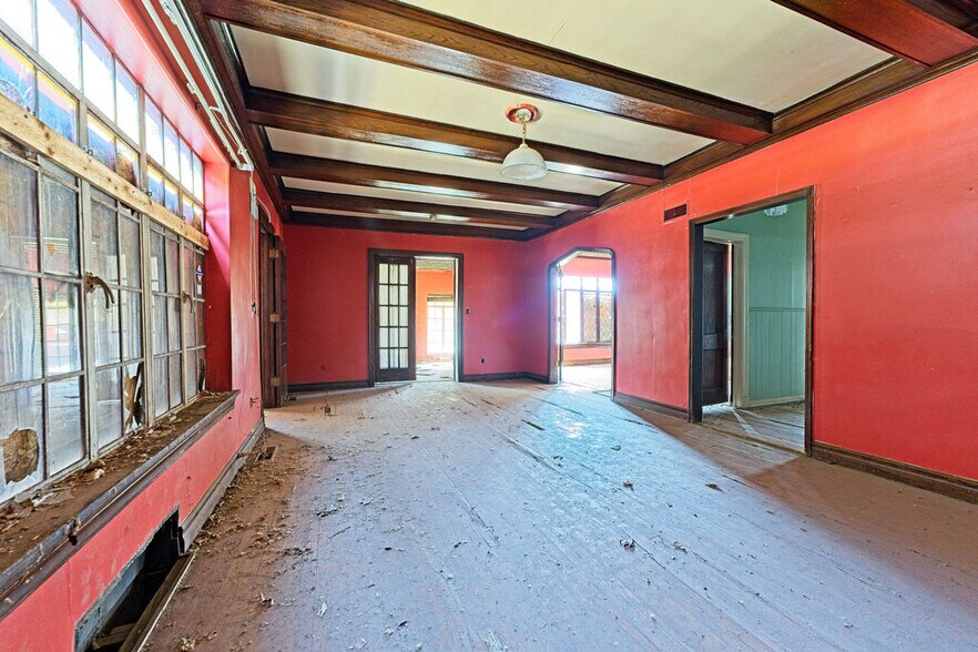 More Photos Of 400 SW 28th St, Oklahoma City Specialty For Sale