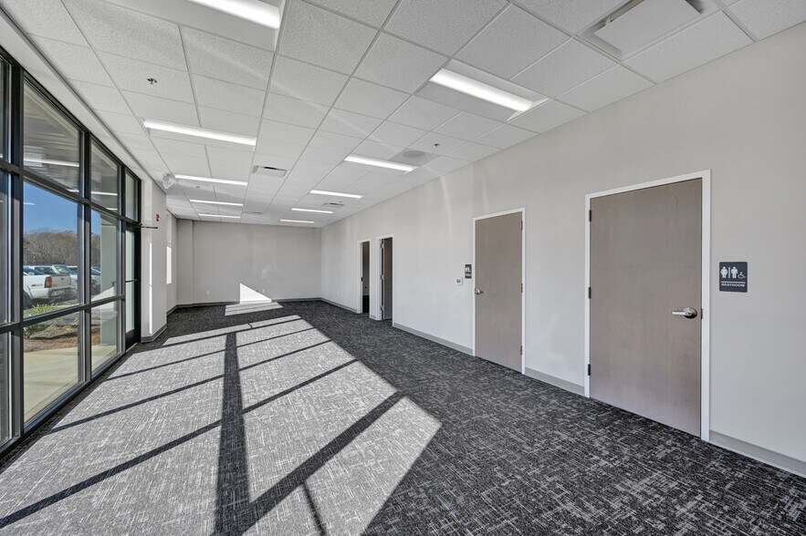 More Photos Of 772 Gallimore Dairy Rd, High Point Industrial For Lease