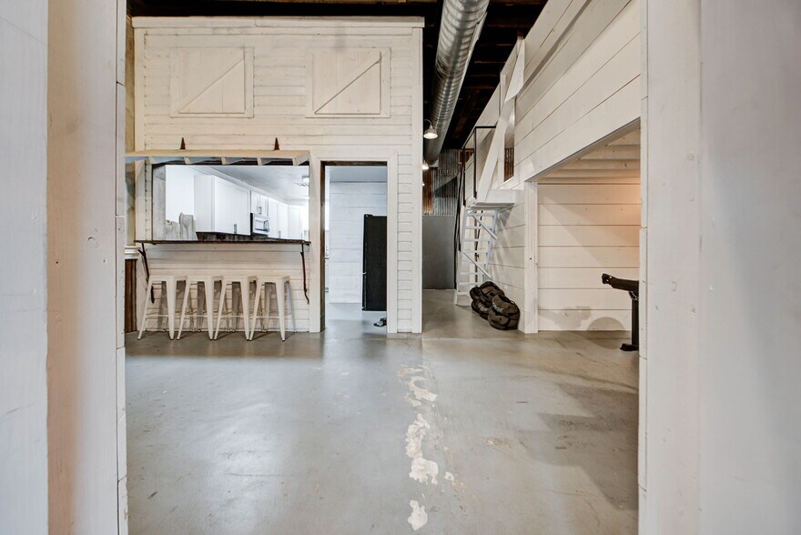 More Photos Of 210 Main st, Minco Health Club For Sale