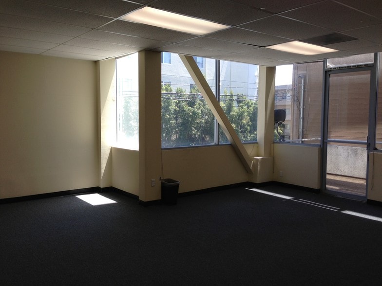 More Photos Of 11040 Santa Monica Blvd, Los Angeles Office For Lease