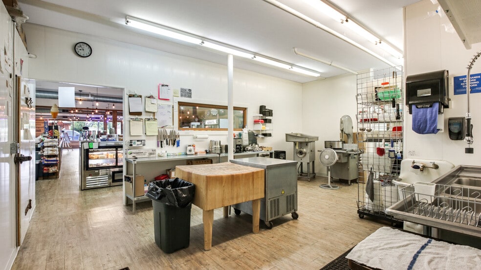 More Photos Of 909 W Main St, Cameron General Retail For Sale