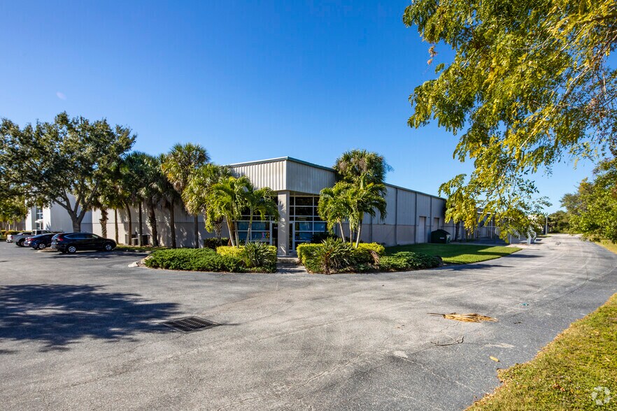 More Photos Of 1500 Independence Blvd, Sarasota Warehouse For Lease