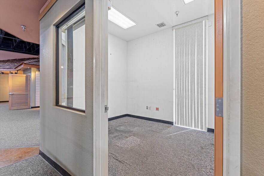 More Photos Of 1759 W Avenue J12, Lancaster Freestanding For Lease