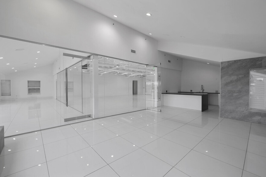 More Photos Of 2244 W Coast Hwy, Newport Beach Office For Lease