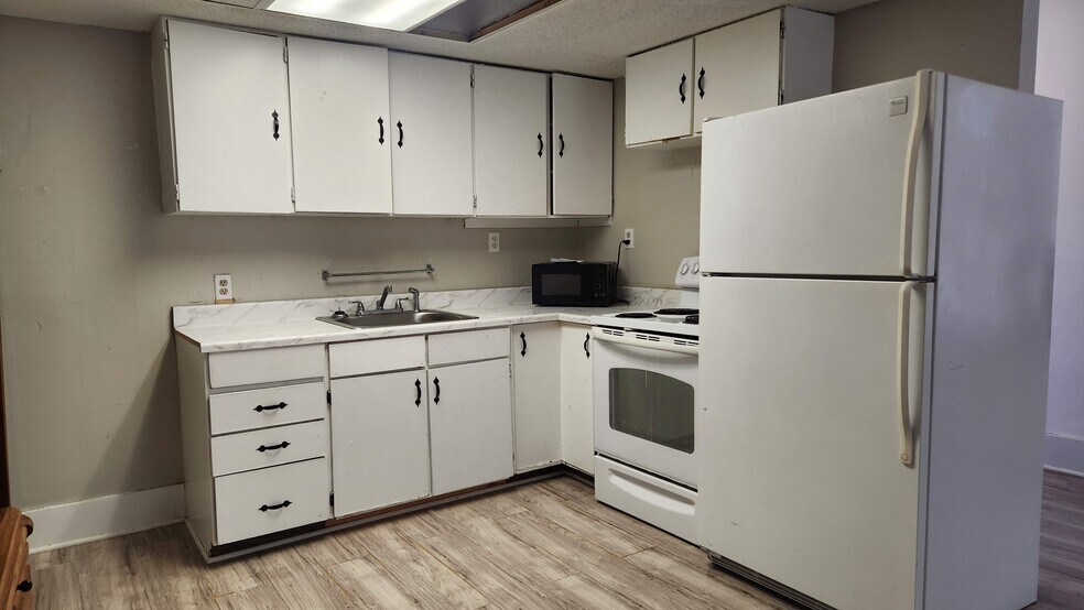 More Photos Of 400 E Sherman St, Hutchinson Apartments For Sale