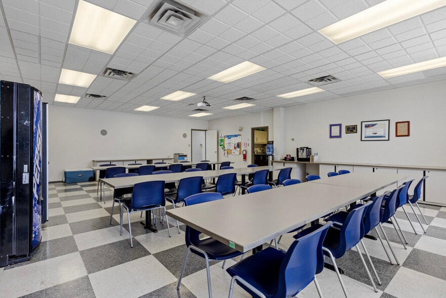 More Photos Of 1011 Polytek St, Ottawa Flex For Sale