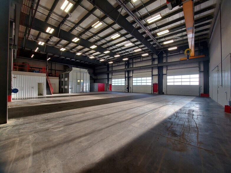 More Photos Of 106 Queensland Cres Bay #150, Red Deer County Light Distribution For Lease