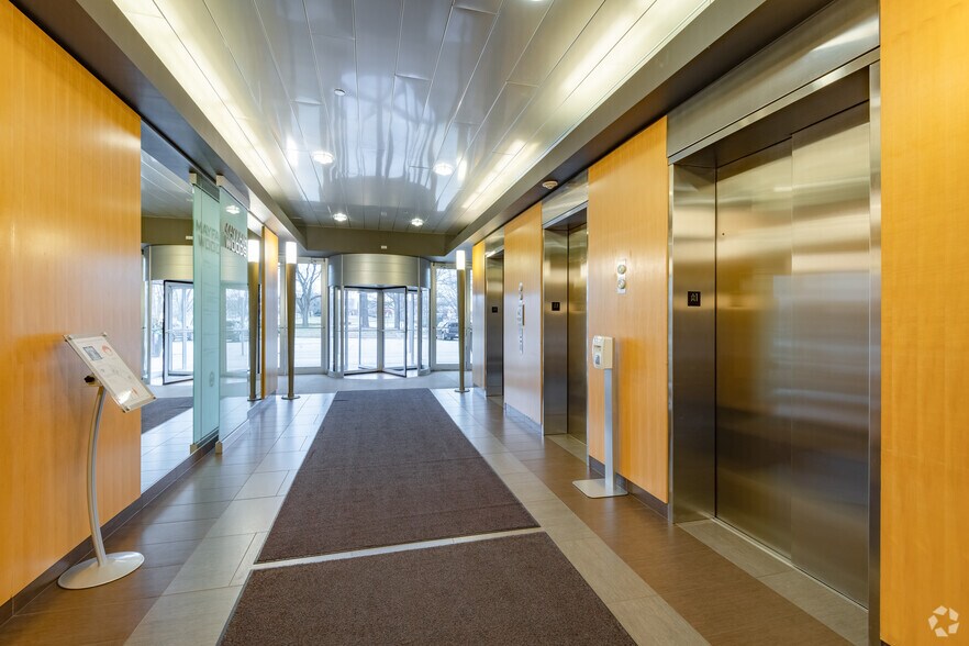 More Photos Of 10700 W Research Dr, Milwaukee Office For Lease