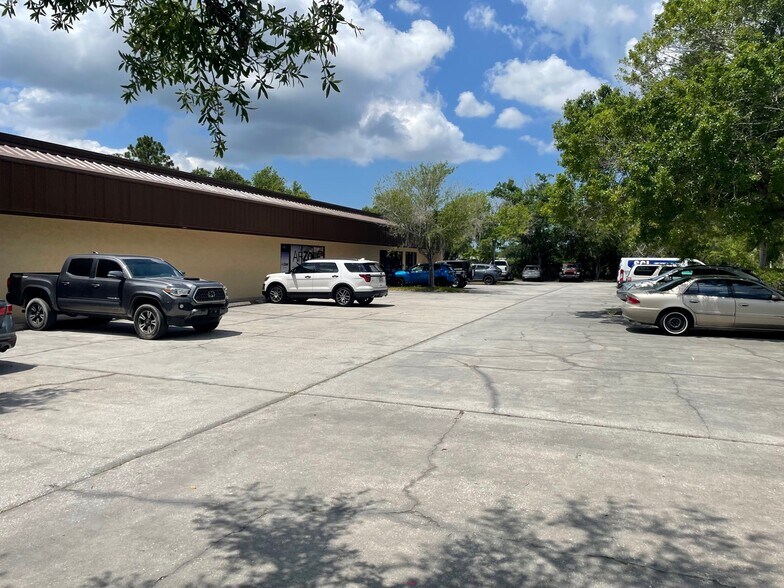 More Photos Of 120 Commerce Blvd, Oldsmar Warehouse For Lease