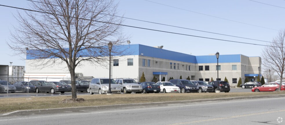 More Photos Of 800 Ch Saint-José, La Prairie Distribution For Sale
