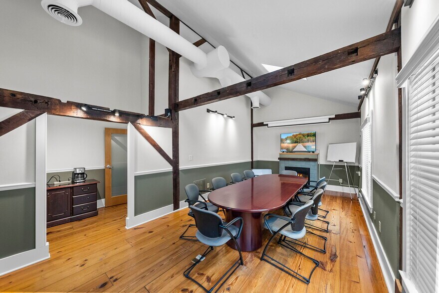 More Photos Of 3 Mapleton Rd, Princeton Office For Sale