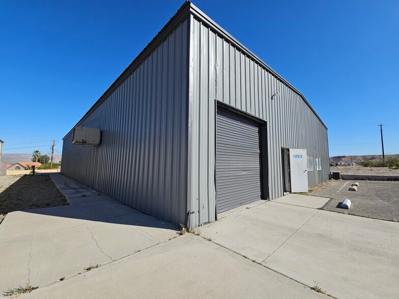 More Photos Of 3829 Rising Sun Rd, Bullhead City Distribution For Lease