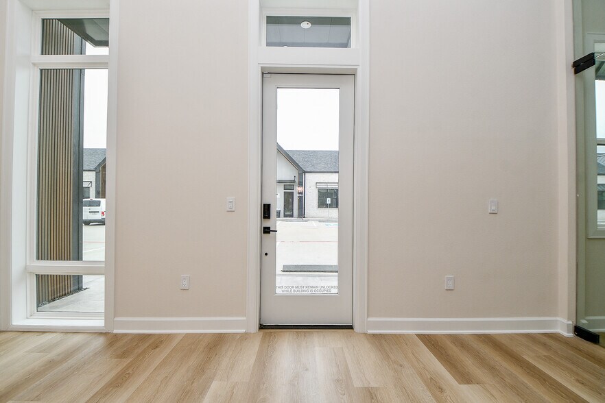 More Photos Of 1325 Main St, Katy Office For Lease