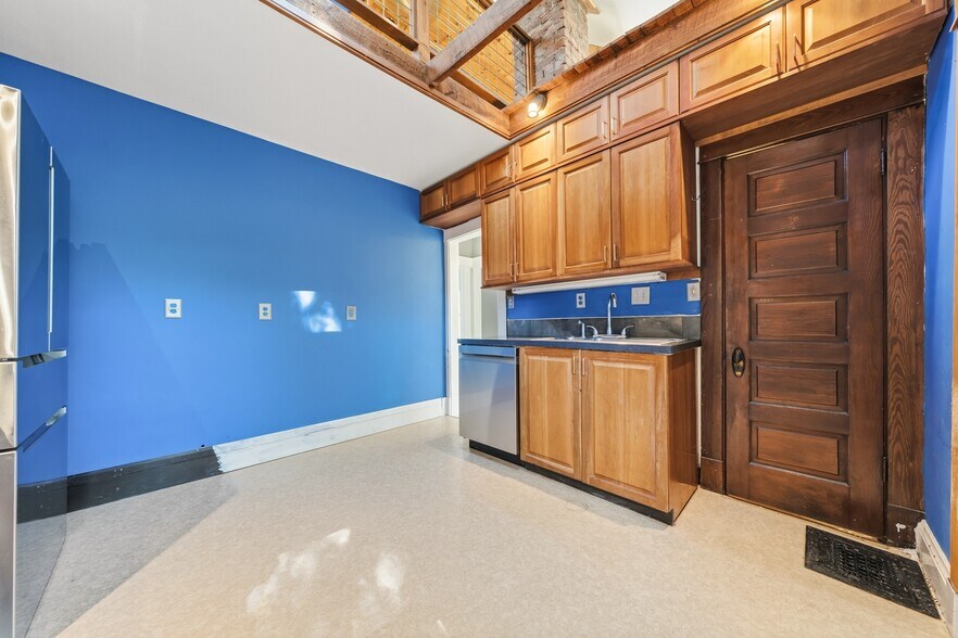 More Photos Of 12406 Larchmere Blvd, Cleveland General Retail For Sale