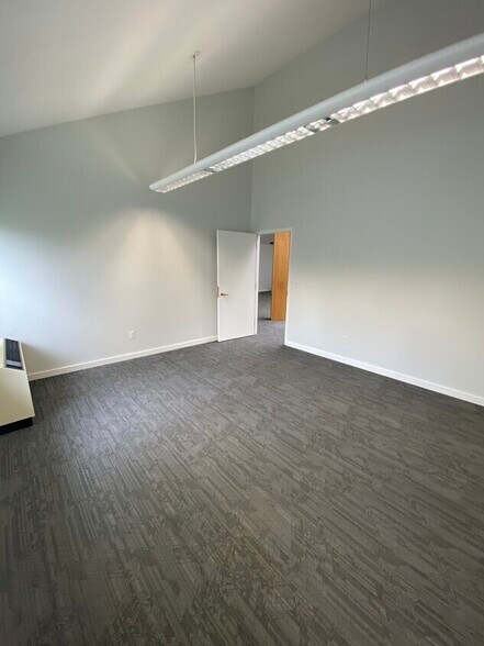 More Photos Of 1-3 Mill Pond Ln, Simsbury Office For Sale